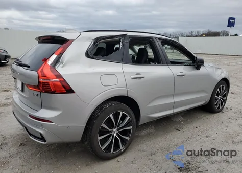 2024 Volvo Xc60 B5 Plus Dark Theme z USA, uszkodzony, nr VIN YV4L12RL4R1889456